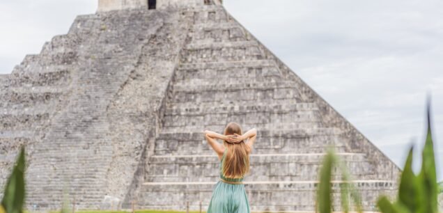 Beautiful,Tourist,Woman,Observing,The,Old,Pyramid,And,Temple,Of