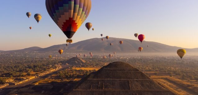 Sunrise,On,Hot,Air,Balloon,Over,The,Teotihuacan,Pyramid