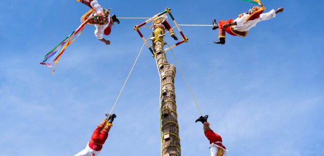 Papantla,Flyers,Perform,Their,Show,In,The,Magical,Town,Of