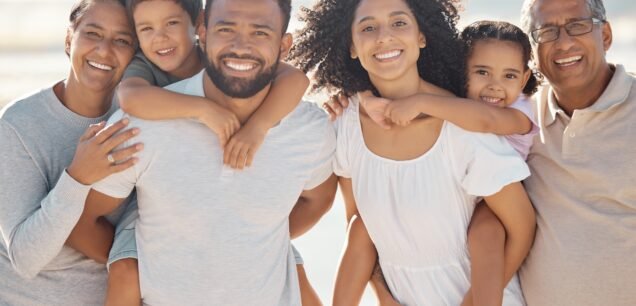 Big,Family,Portrait,On,The,Beach,For,Summer,,Outdoor,Vacation