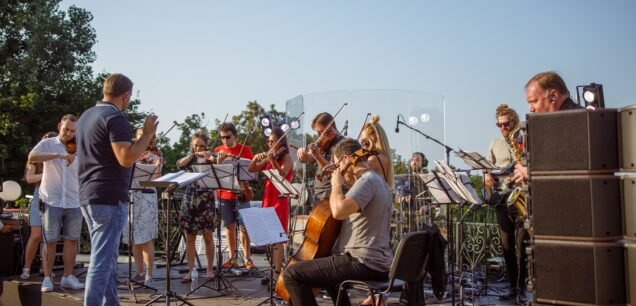 Musical,Ensemble,Playing,Classic,Instrumental,Music,Outdoors