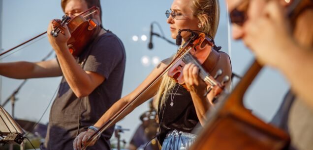 Violin,Players,Playing,Classic,Music,On,The,Street